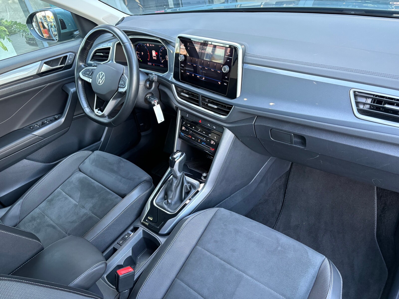 Volkswagen T-Roc - zdjęcie 15