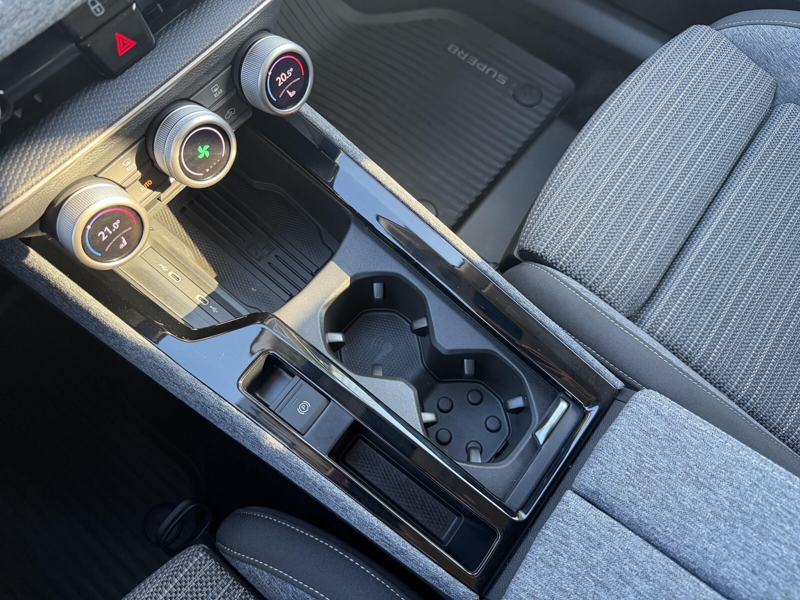 Škoda Superb - zdjęcie 21