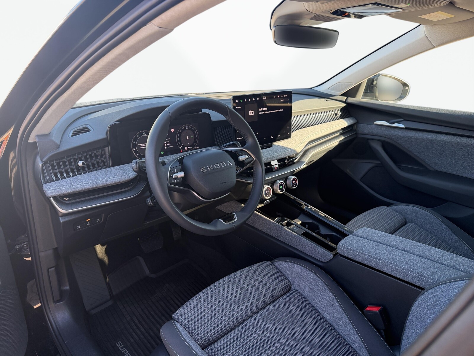 Škoda Superb - zdjęcie 11
