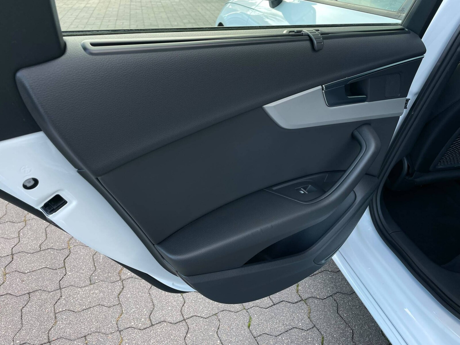 Audi A4 Avant - zdjęcie 10