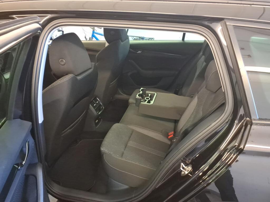 Škoda Octavia Combi - zdjęcie 8