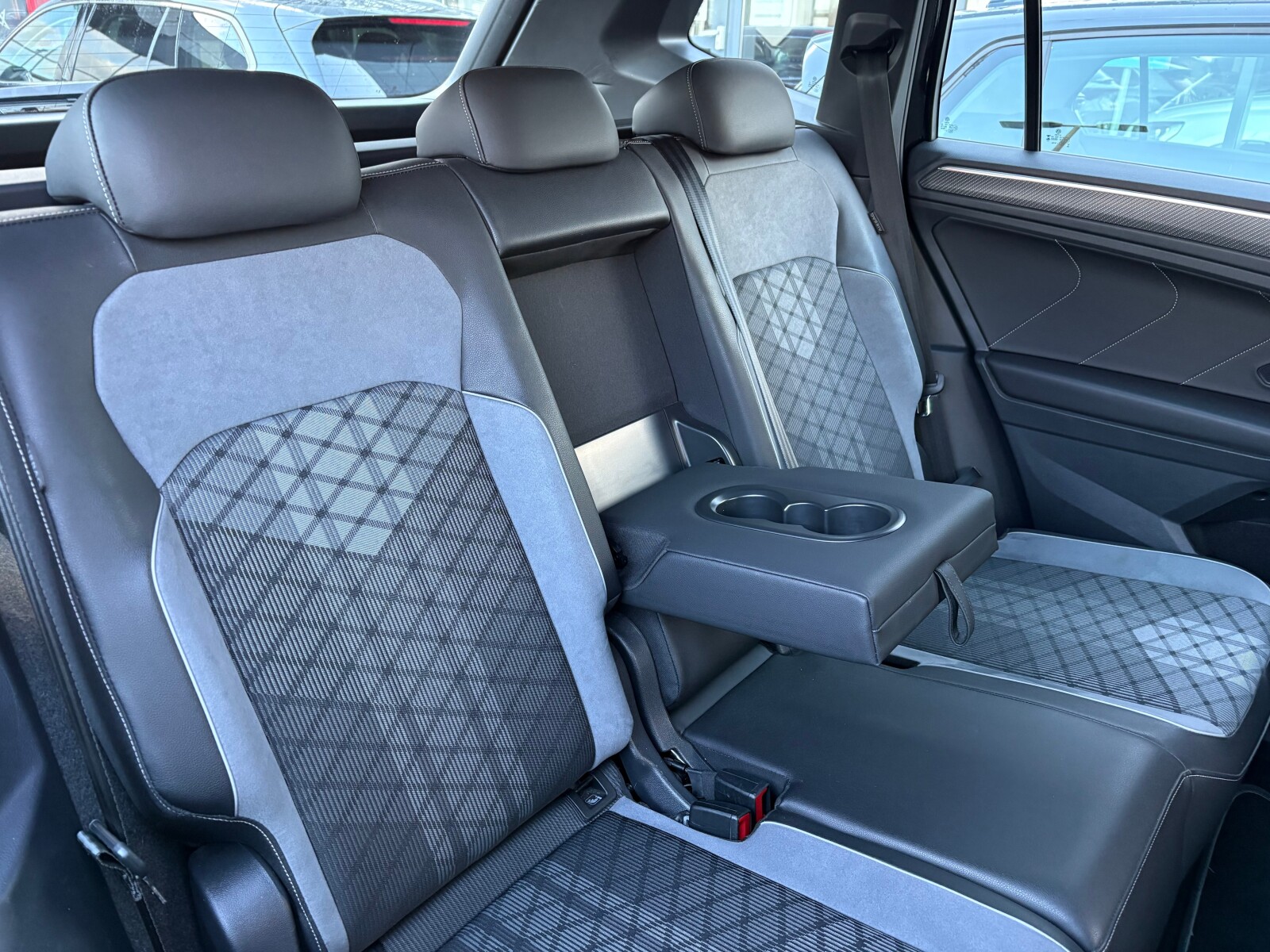 Volkswagen Tiguan Allspace - zdjęcie 15