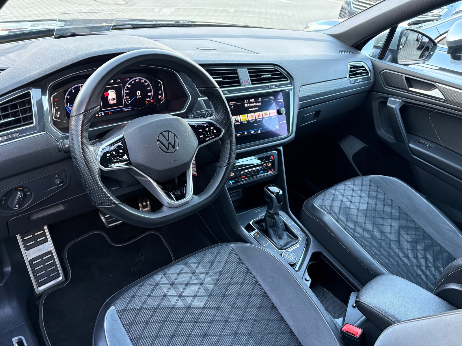 Volkswagen Tiguan Allspace - zdjęcie 11