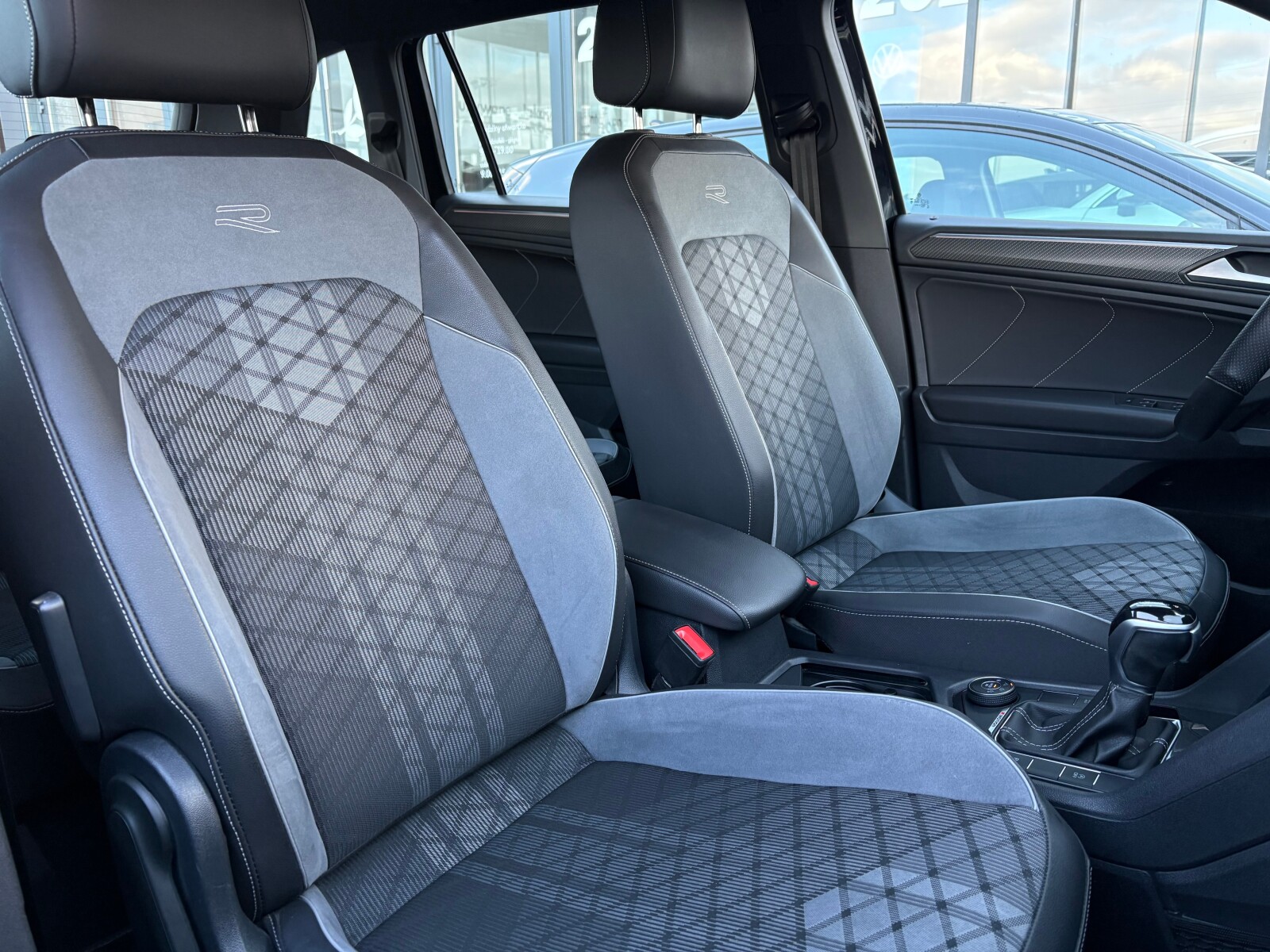 Volkswagen Tiguan Allspace - zdjęcie 17