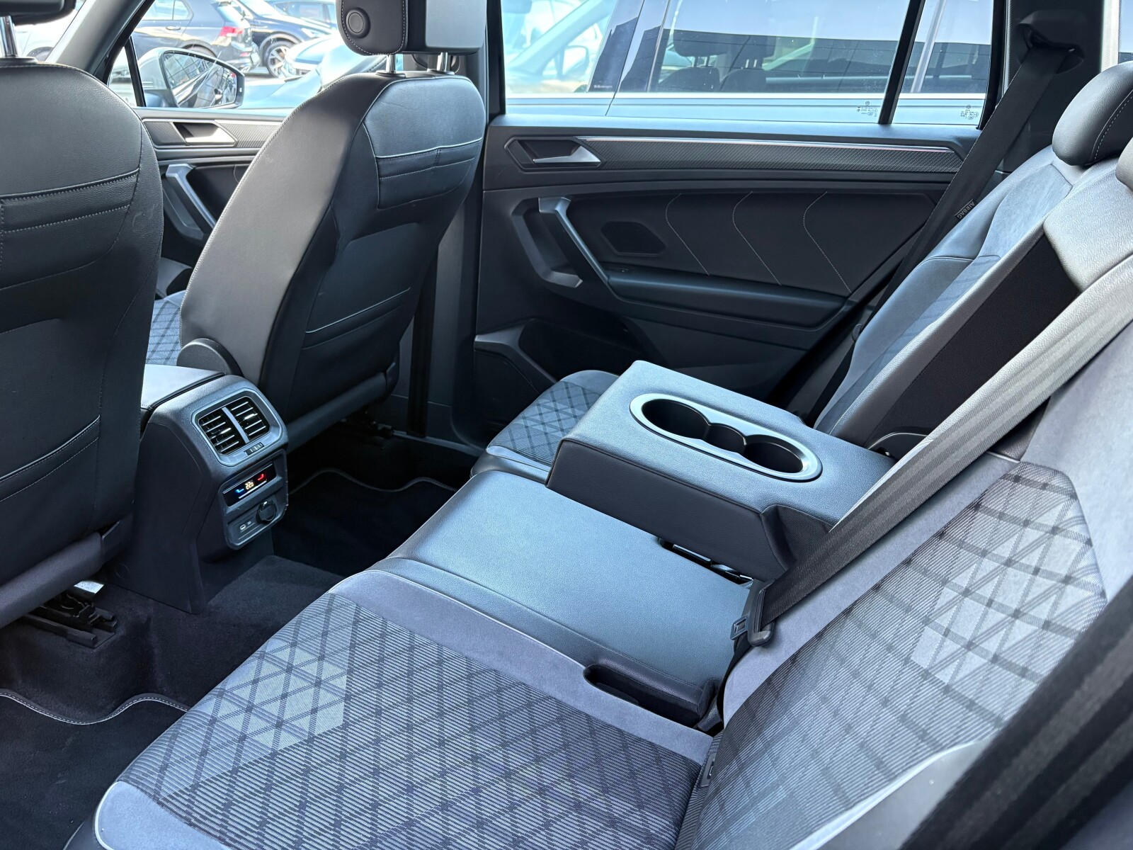 Volkswagen Tiguan Allspace - zdjęcie 14