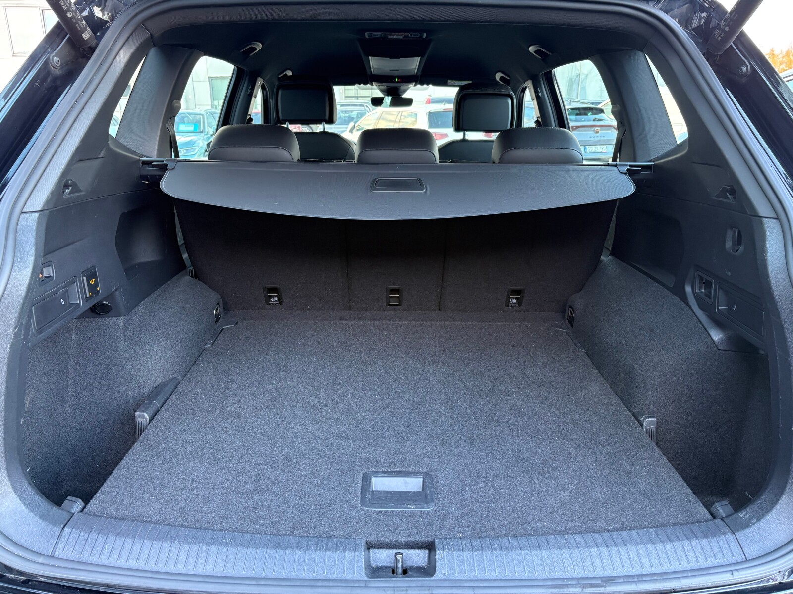 Volkswagen Tiguan Allspace - zdjęcie 18