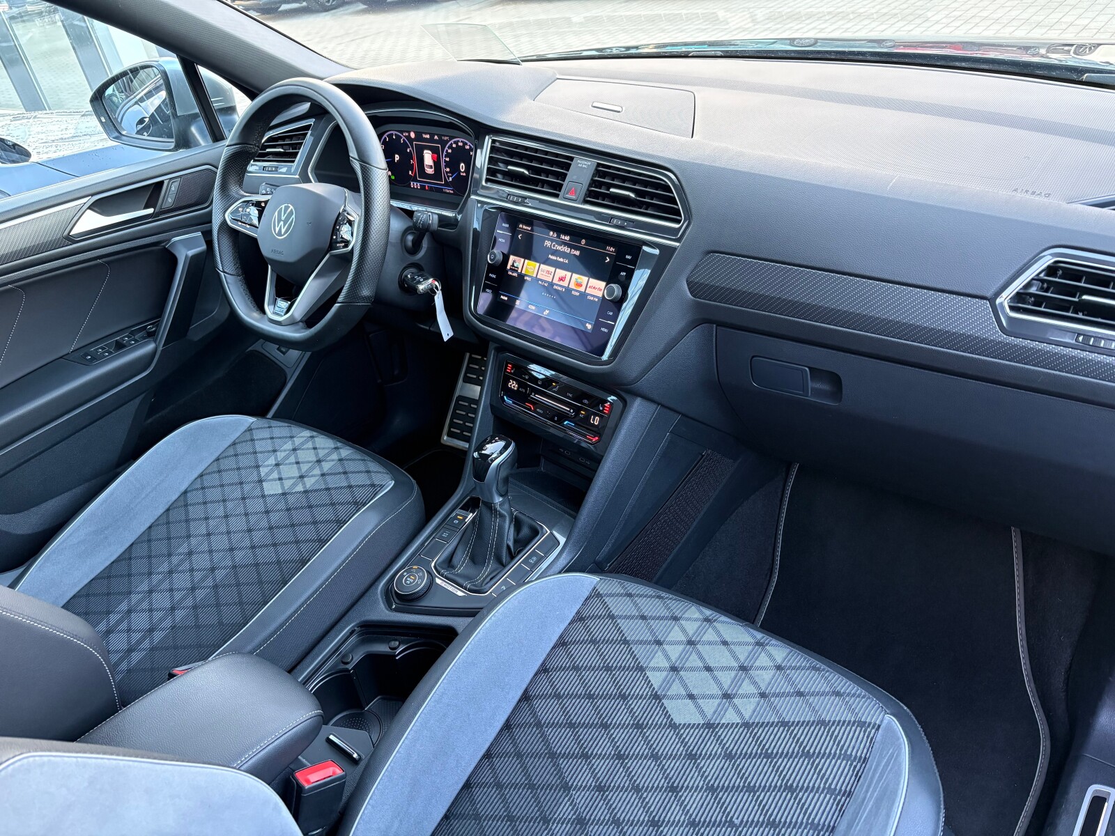 Volkswagen Tiguan Allspace - zdjęcie 16