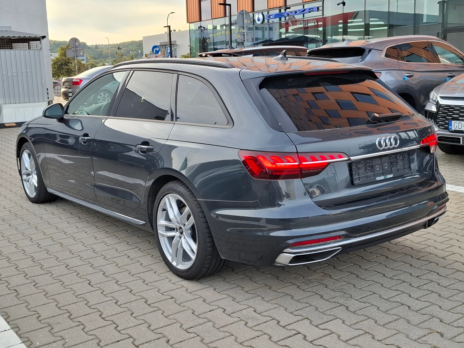 Audi A4 Avant - zdjęcie 2