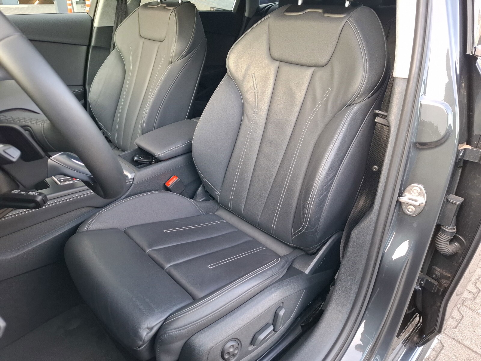 Audi A4 Avant - zdjęcie 12
