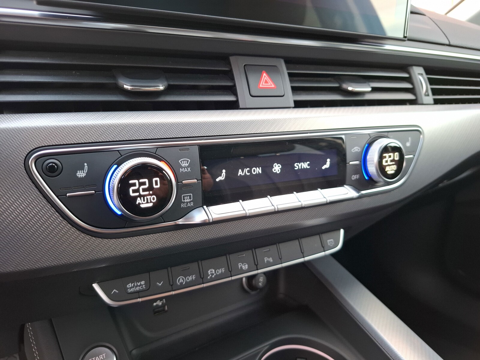 Audi A4 Avant - zdjęcie 30