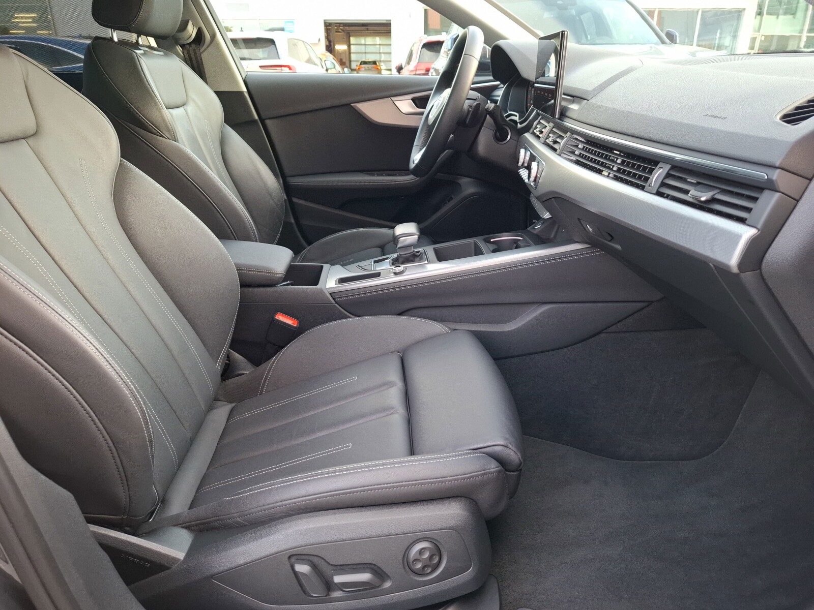 Audi A4 Avant - zdjęcie 18