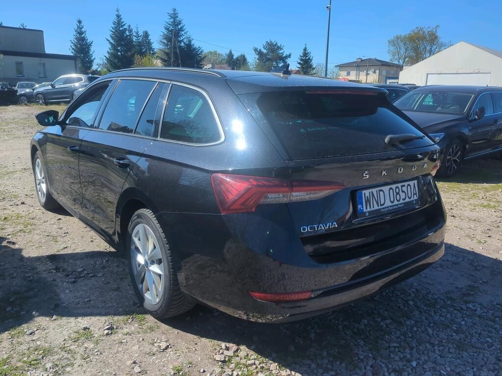 Škoda Octavia Combi - zdjęcie 2