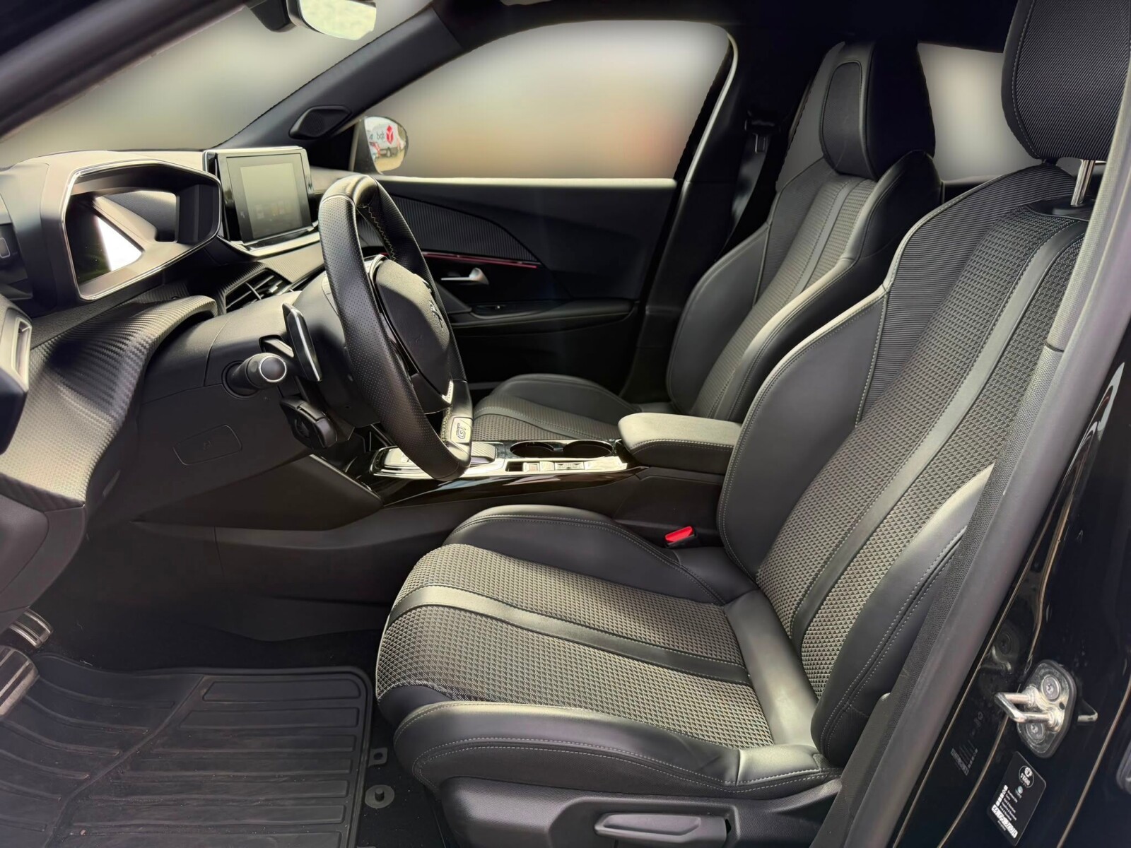 Peugeot 2008 - zdjęcie 9