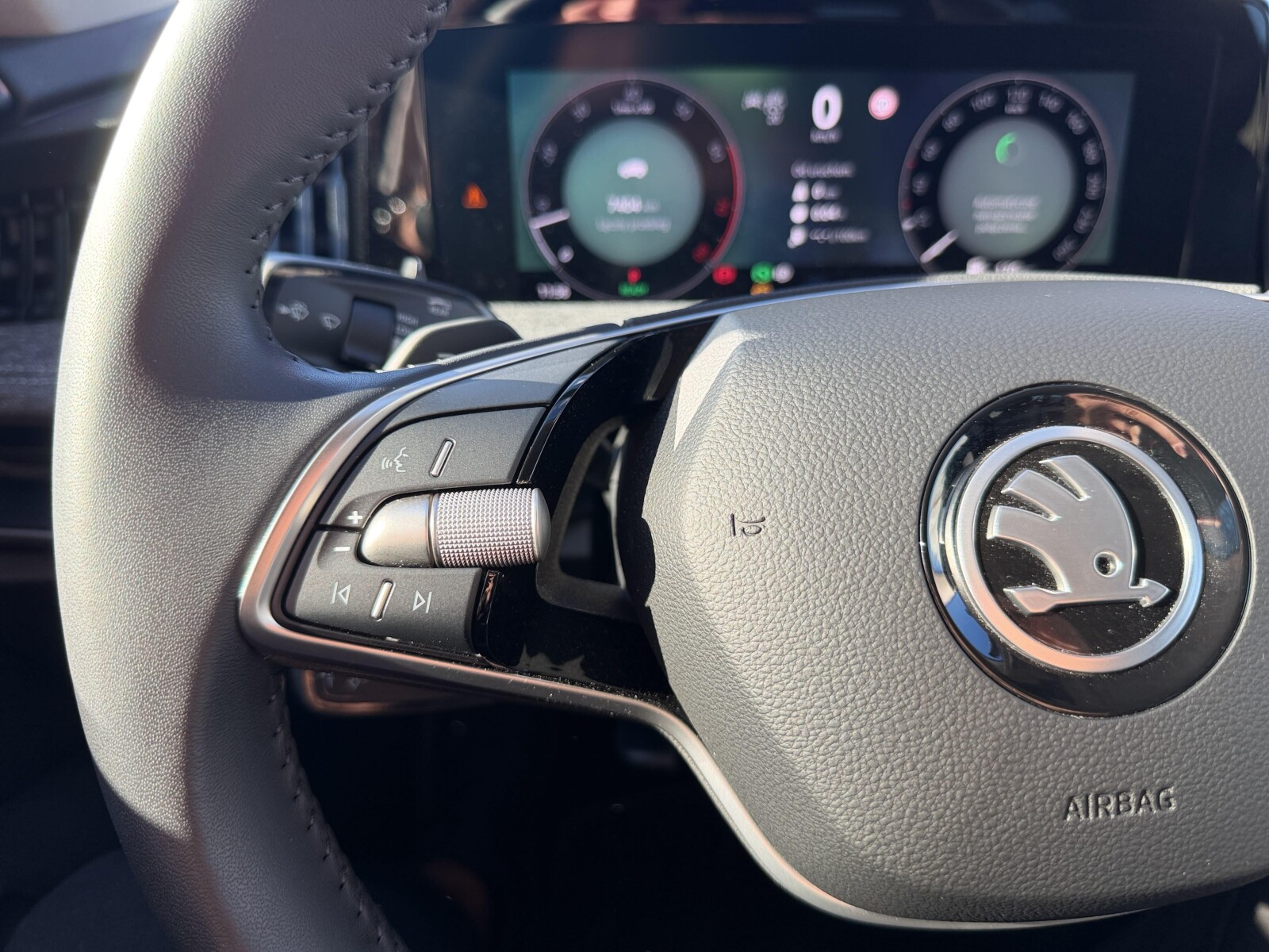Škoda Superb - zdjęcie 17