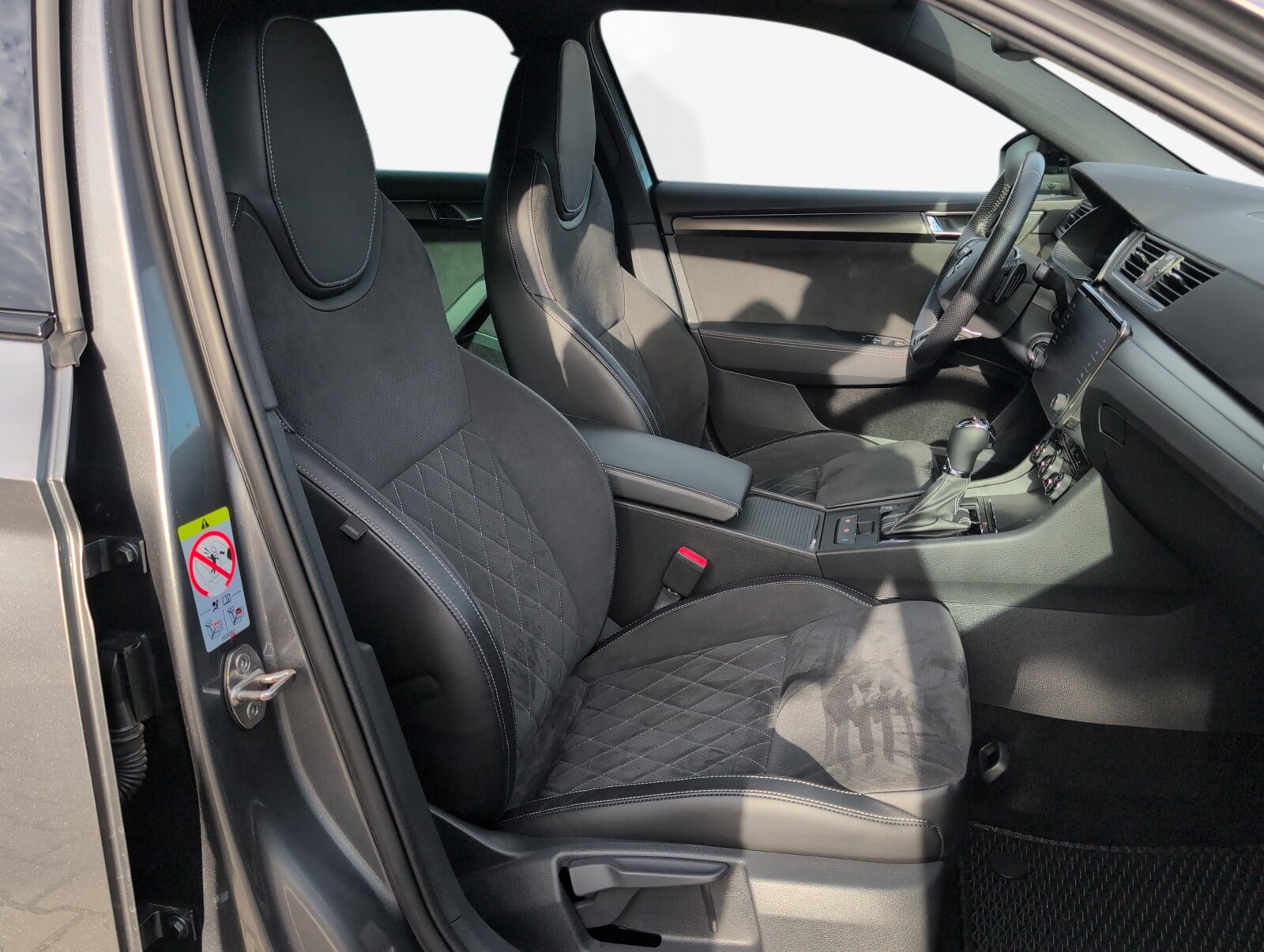 Škoda Superb - zdjęcie 16