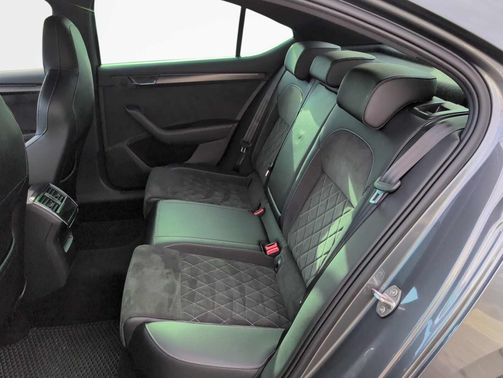 Škoda Superb - zdjęcie 11
