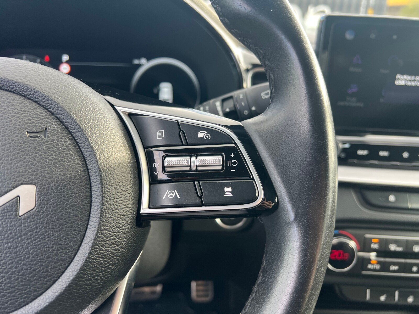 Kia Ceed - zdjęcie 19