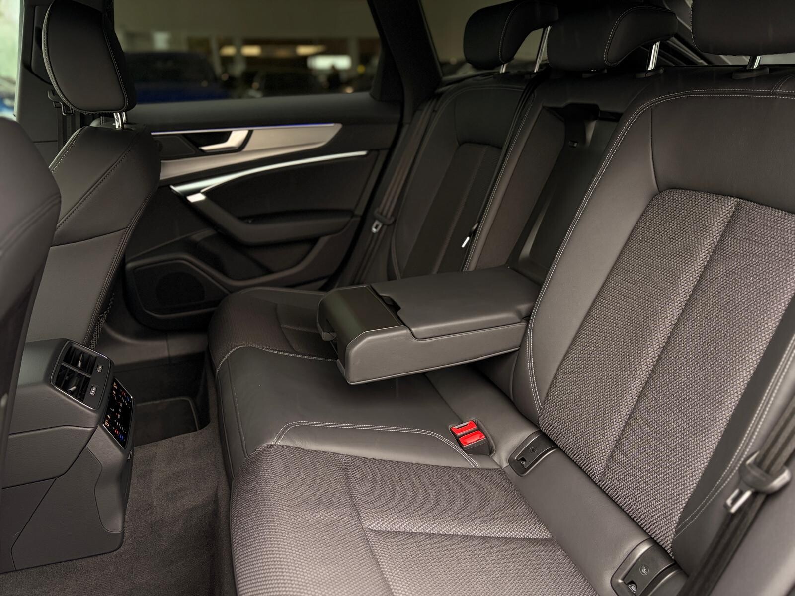 Audi A6 Avant - zdjęcie 16