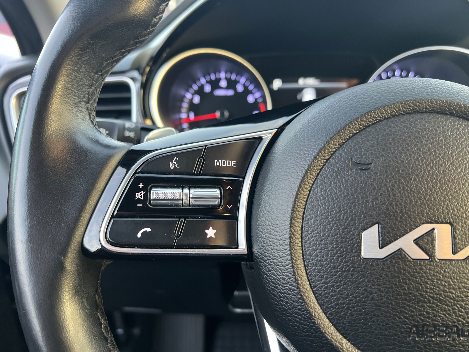 Kia Ceed - zdjęcie 18