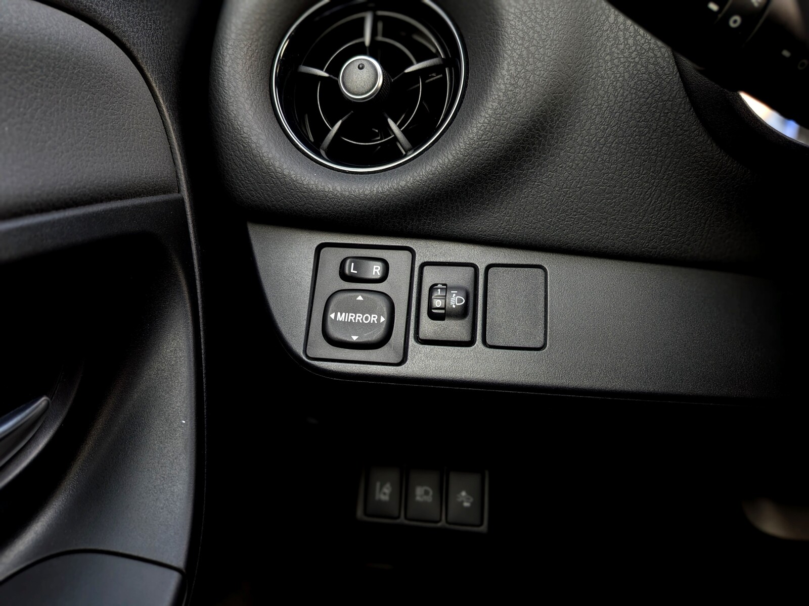 Toyota Yaris - zdjęcie 26