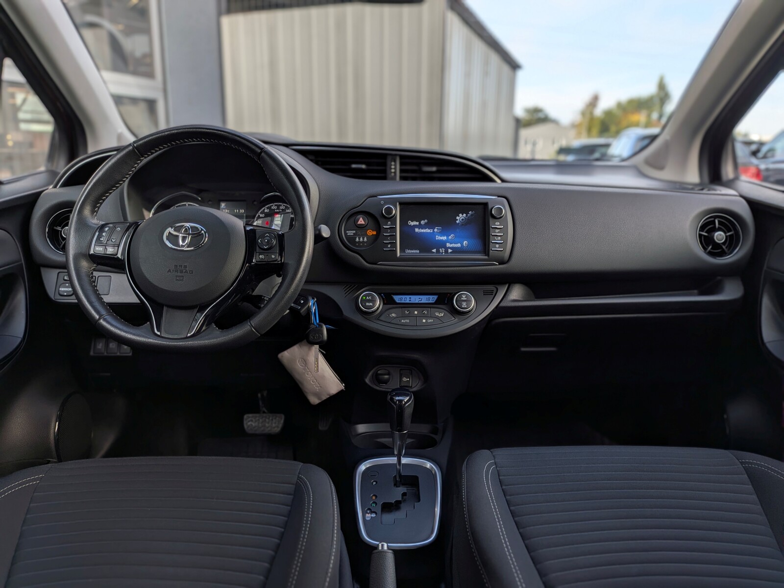 Toyota Yaris - zdjęcie 14