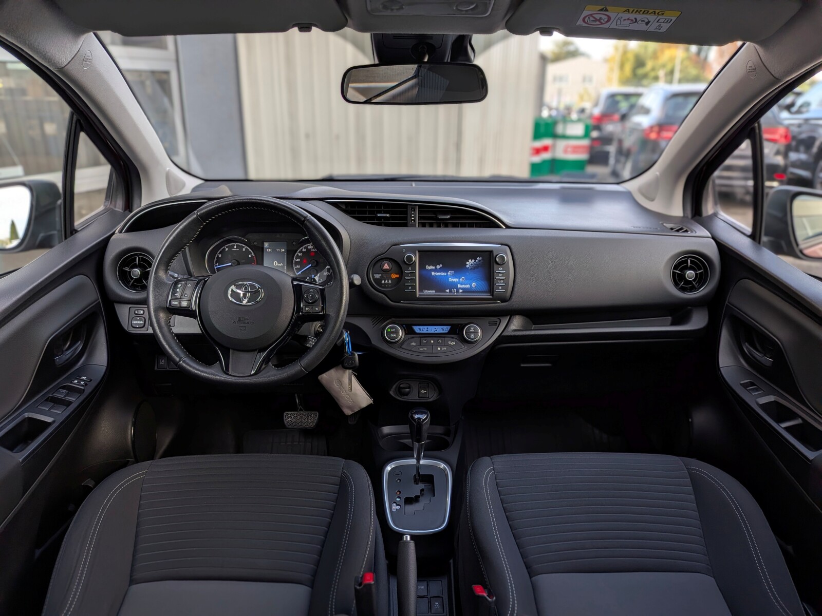 Toyota Yaris - zdjęcie 13