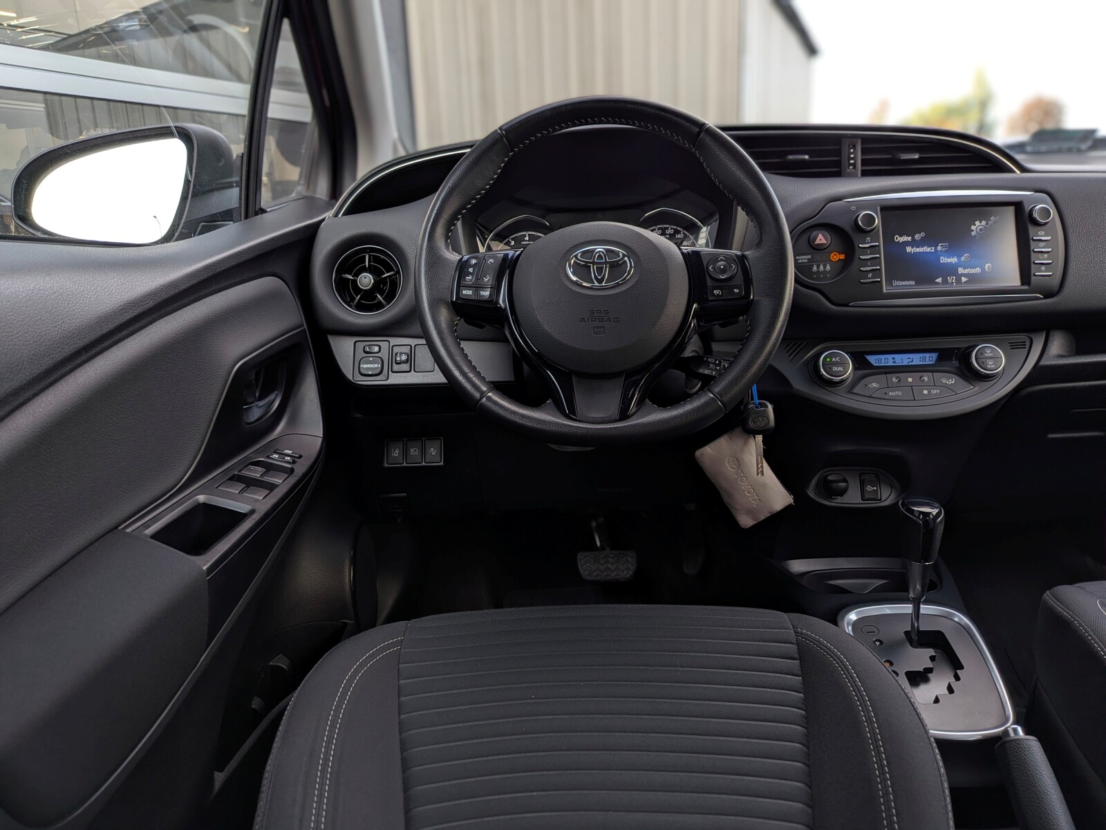 Toyota Yaris - zdjęcie 15