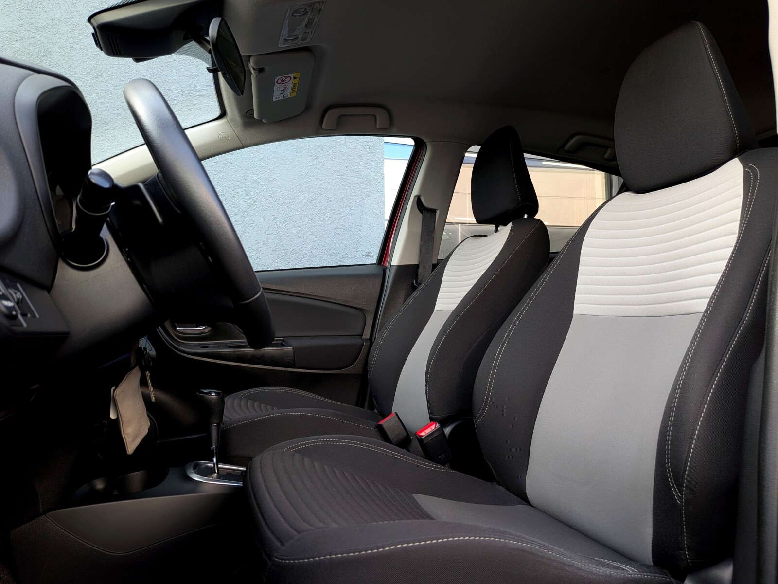 Toyota Yaris - zdjęcie 9