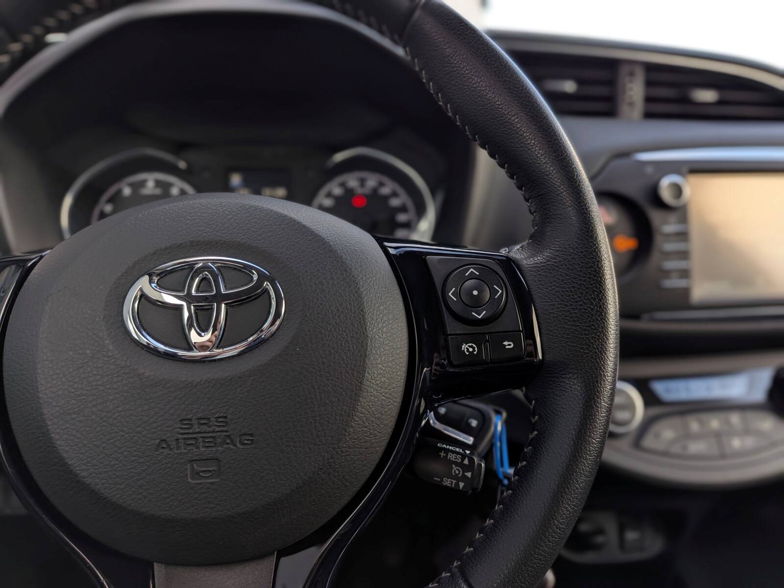 Toyota Yaris - zdjęcie 18