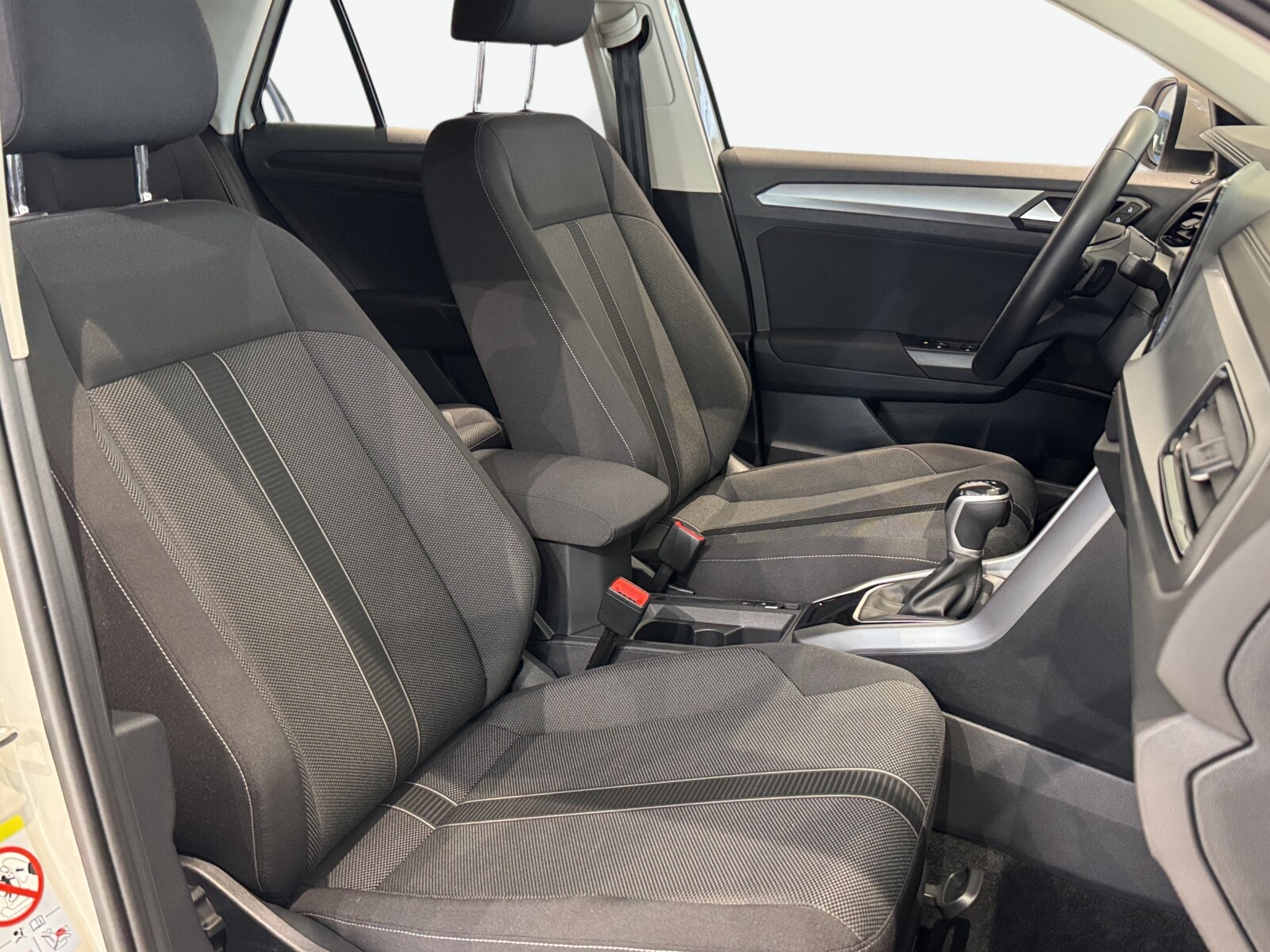 Volkswagen T-Roc - zdjęcie 15