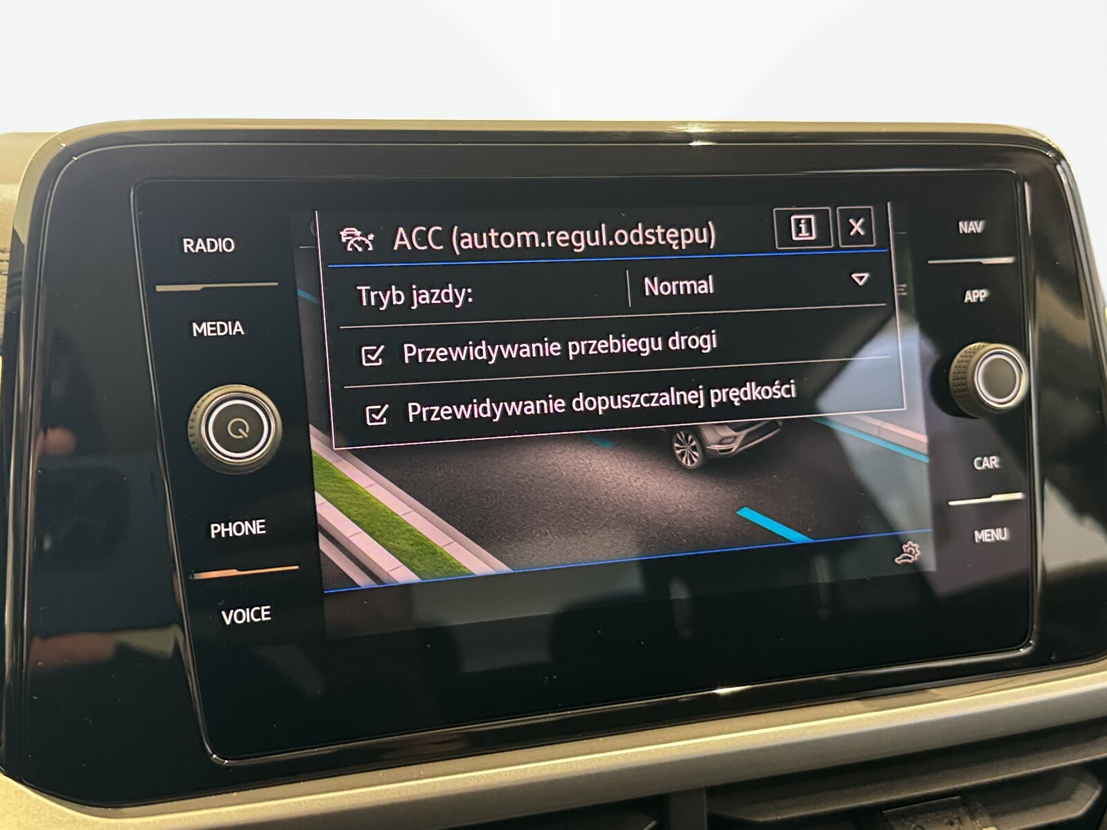 Volkswagen T-Roc - zdjęcie 30