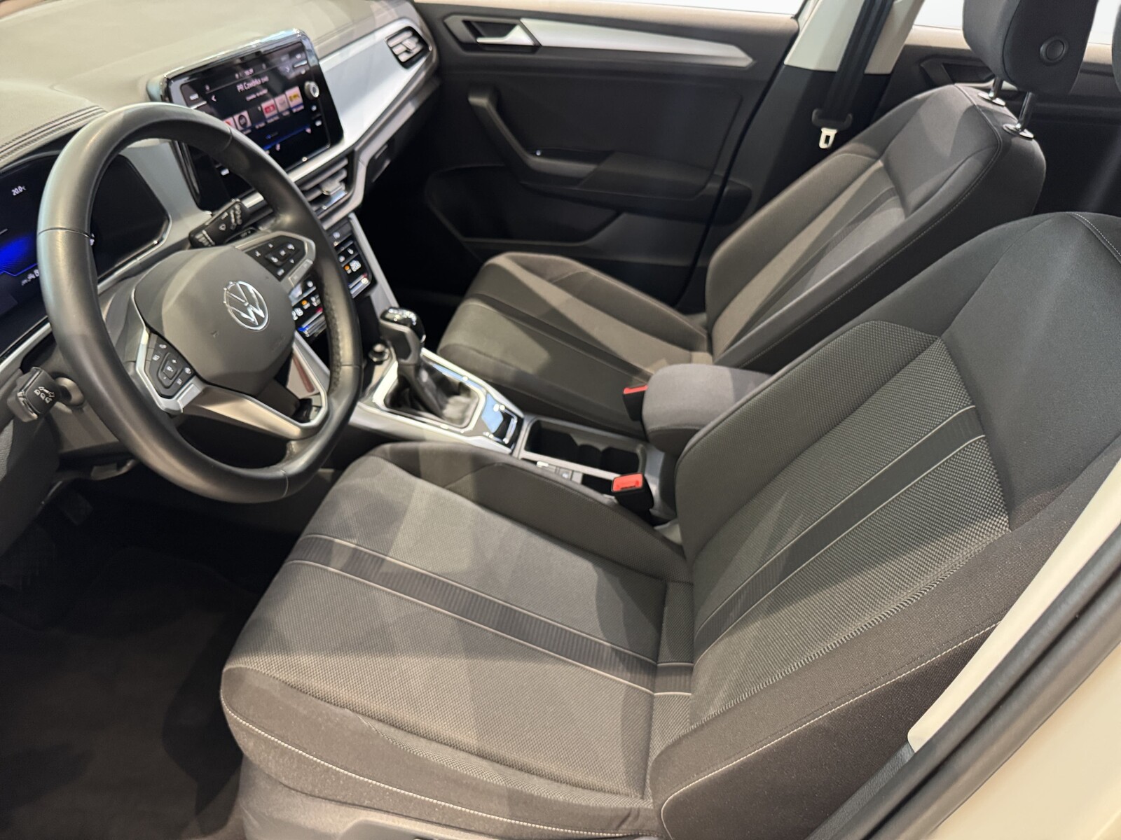 Volkswagen T-Roc - zdjęcie 10