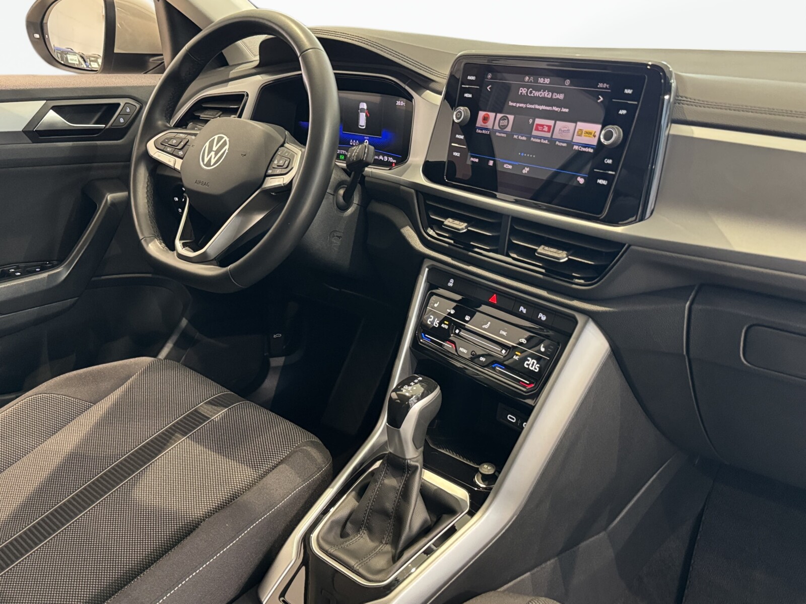 Volkswagen T-Roc - zdjęcie 17