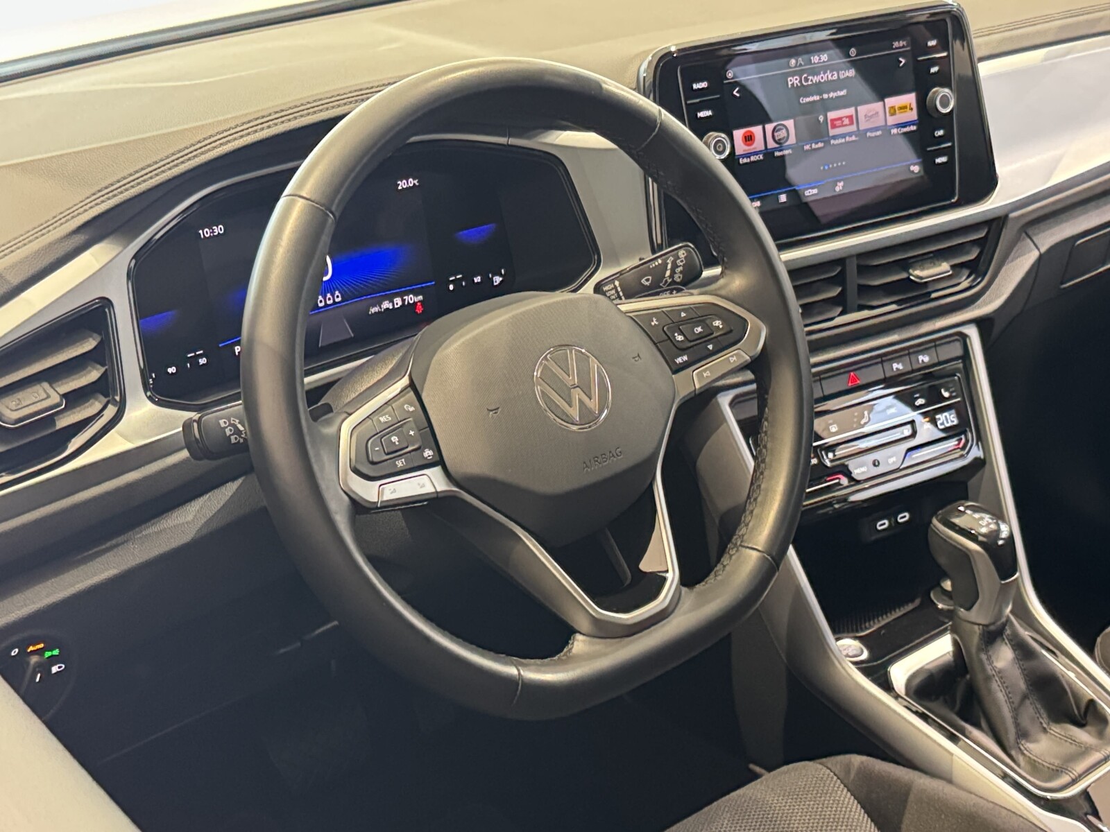 Volkswagen T-Roc - zdjęcie 18