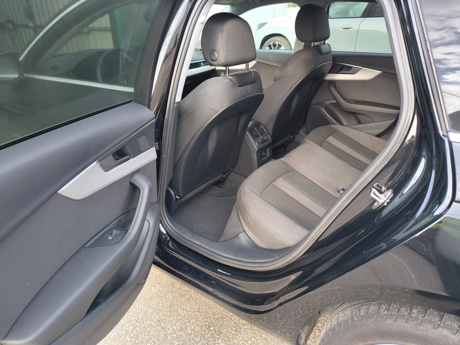 Audi A4 Avant - zdjęcie 10