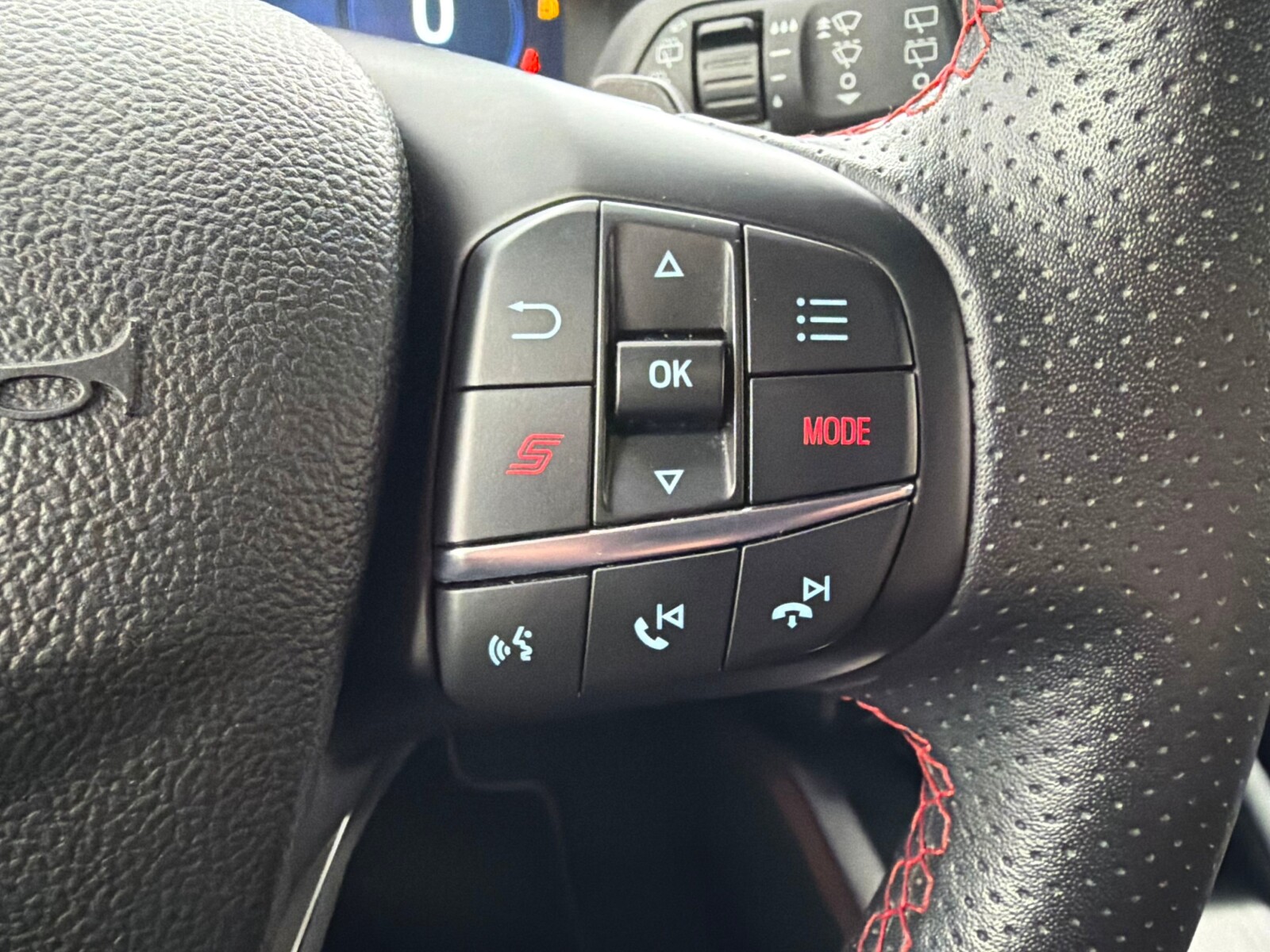 Ford Focus - zdjęcie 22