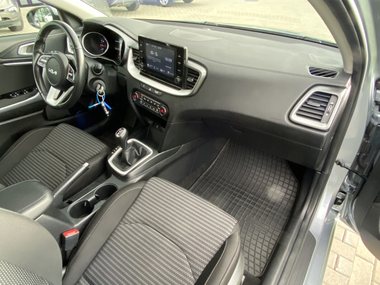 Kia Ceed - zdjęcie 16