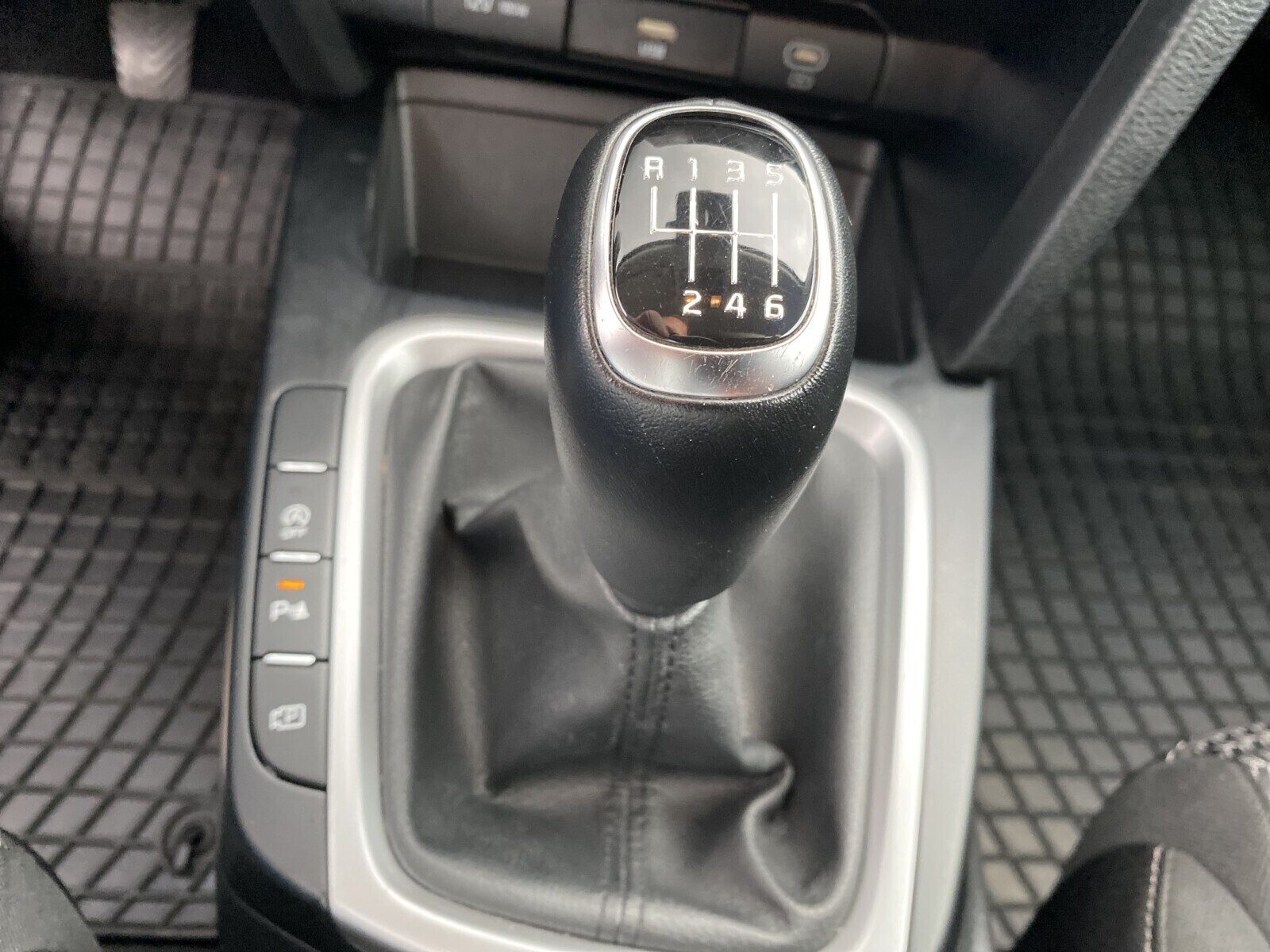 Kia Ceed - zdjęcie 26