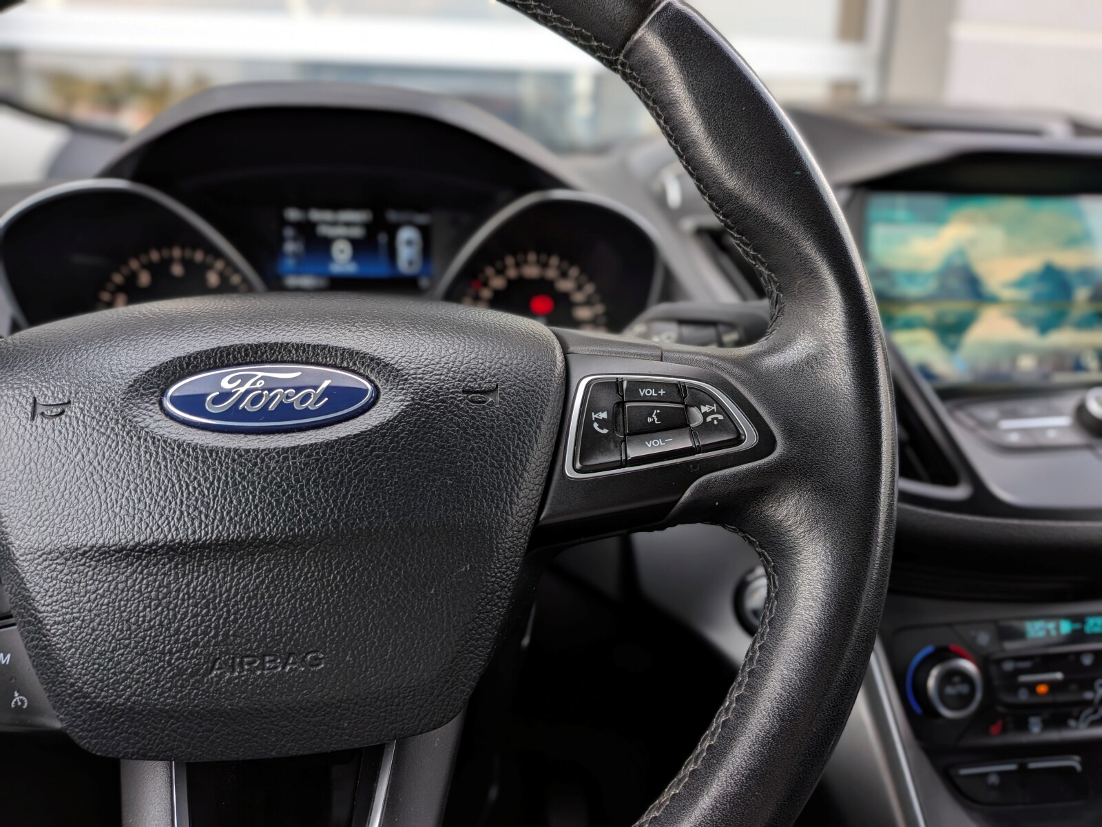 Ford Kuga - zdjęcie 20