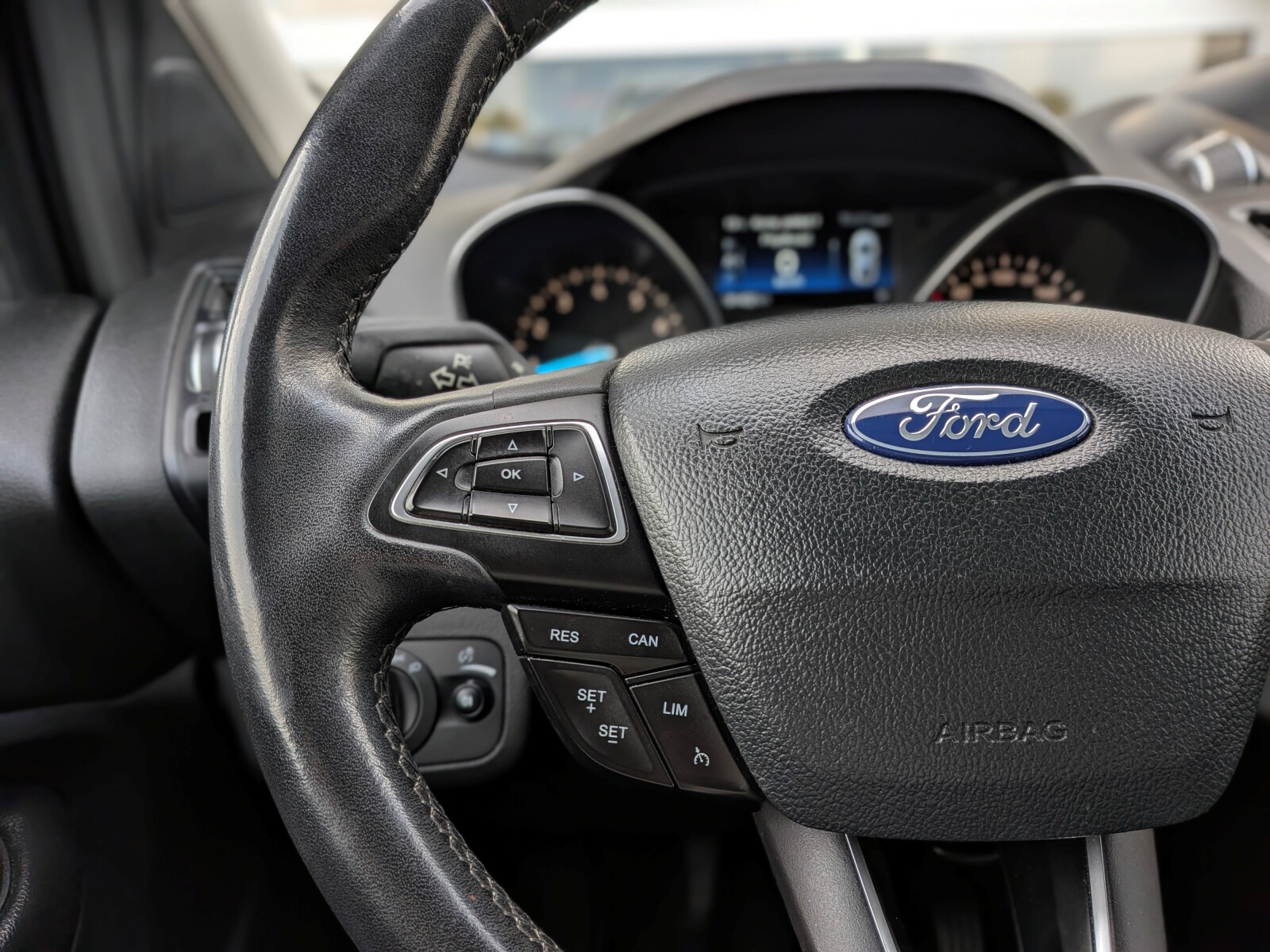 Ford Kuga - zdjęcie 19