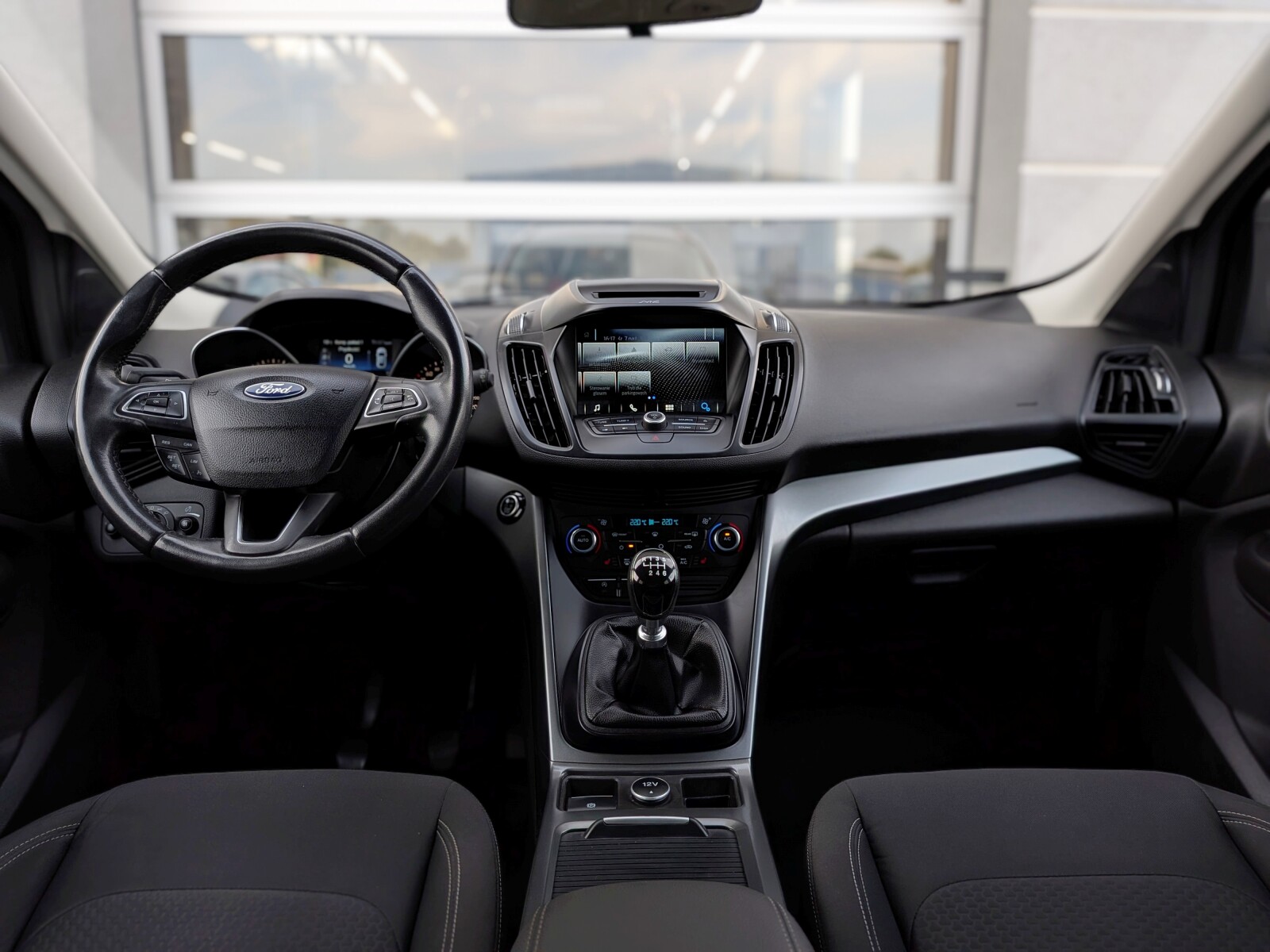 Ford Kuga - zdjęcie 16