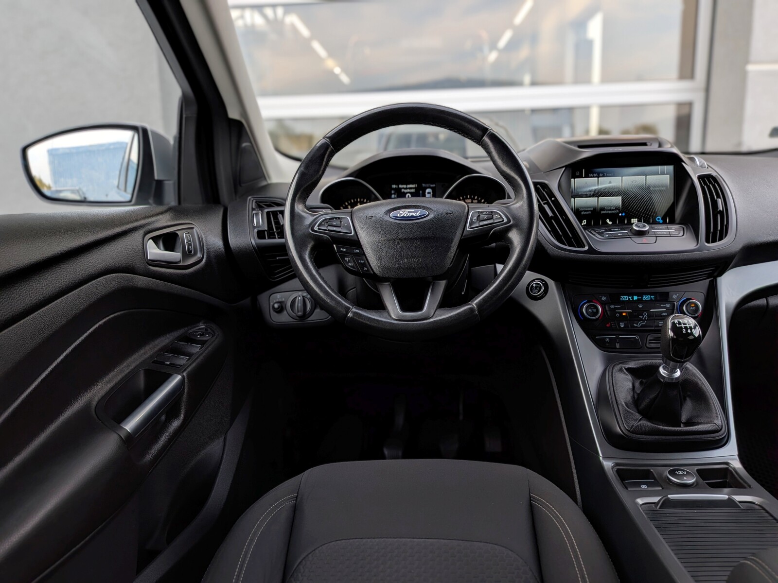 Ford Kuga - zdjęcie 17