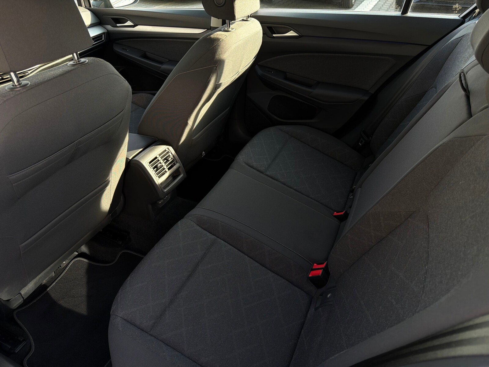 Volkswagen Golf - zdjęcie 23