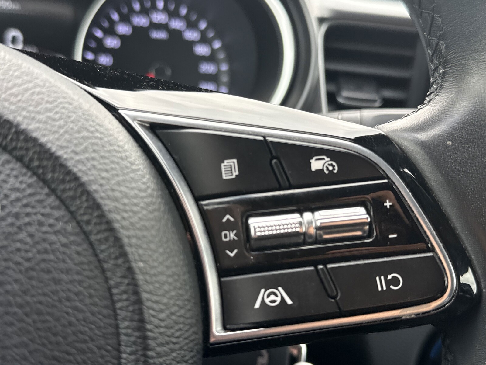 Kia Ceed - zdjęcie 24