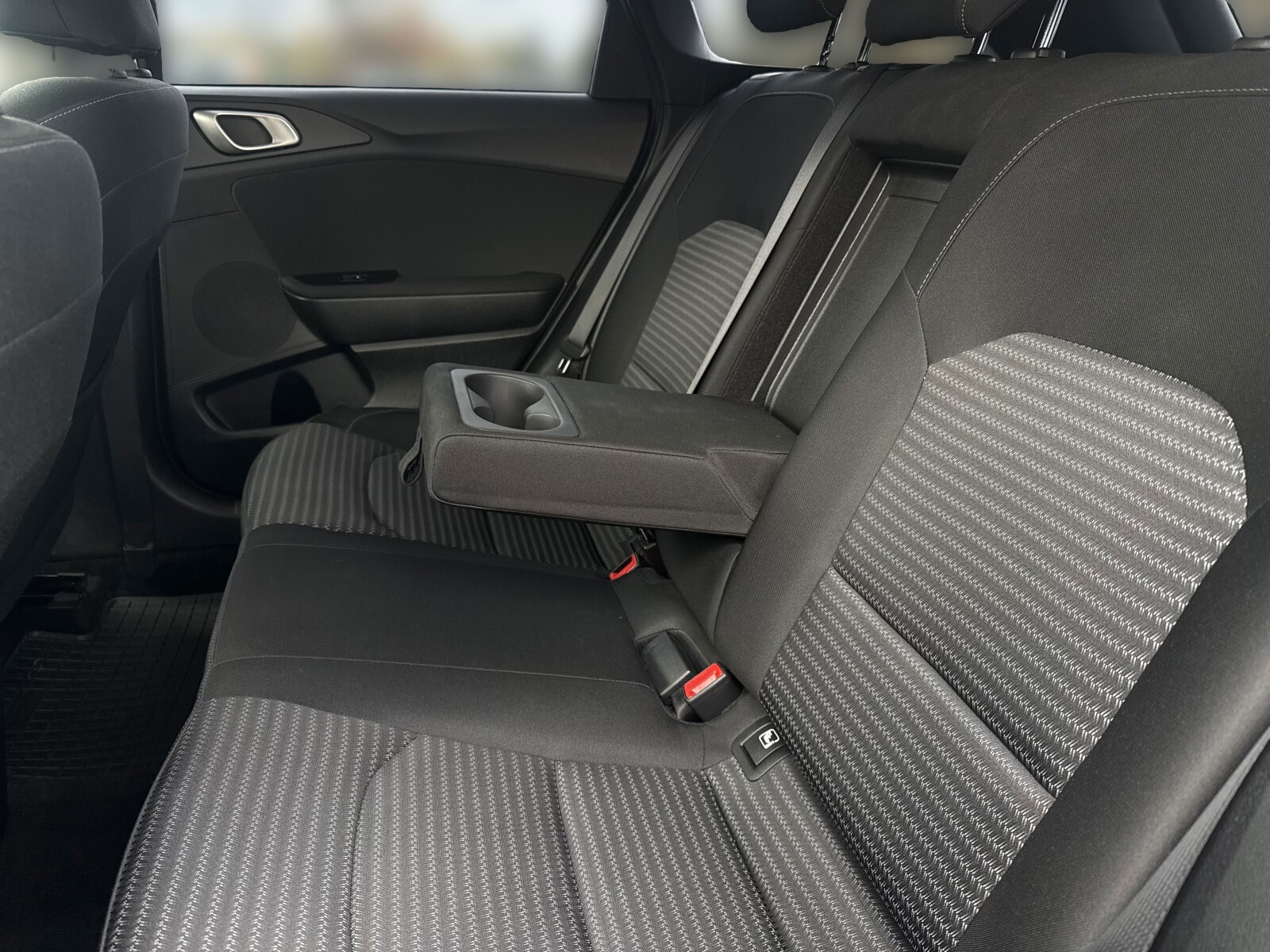 Kia Ceed - zdjęcie 16