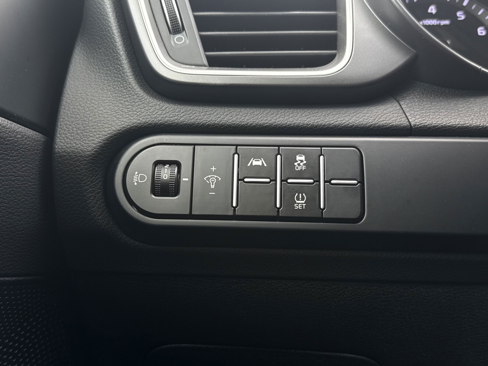 Kia Ceed - zdjęcie 19