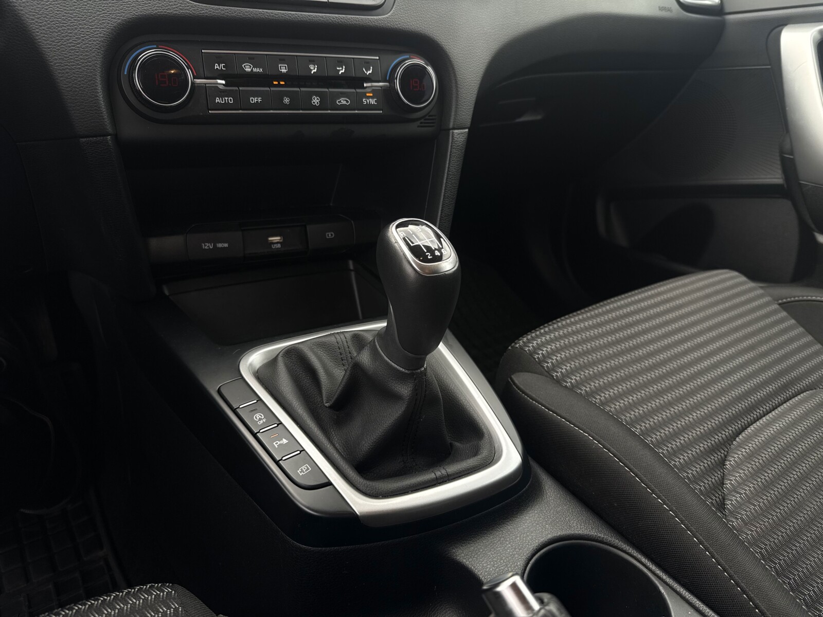 Kia Ceed - zdjęcie 15