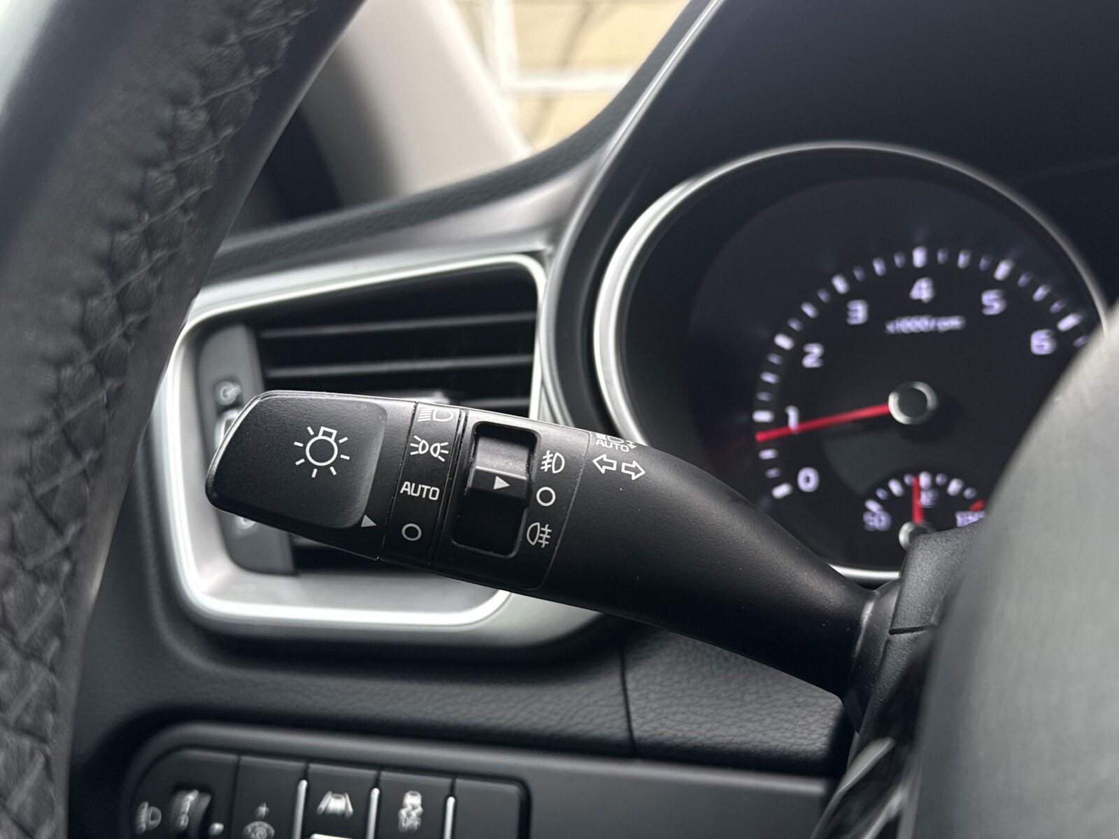 Kia Ceed - zdjęcie 21