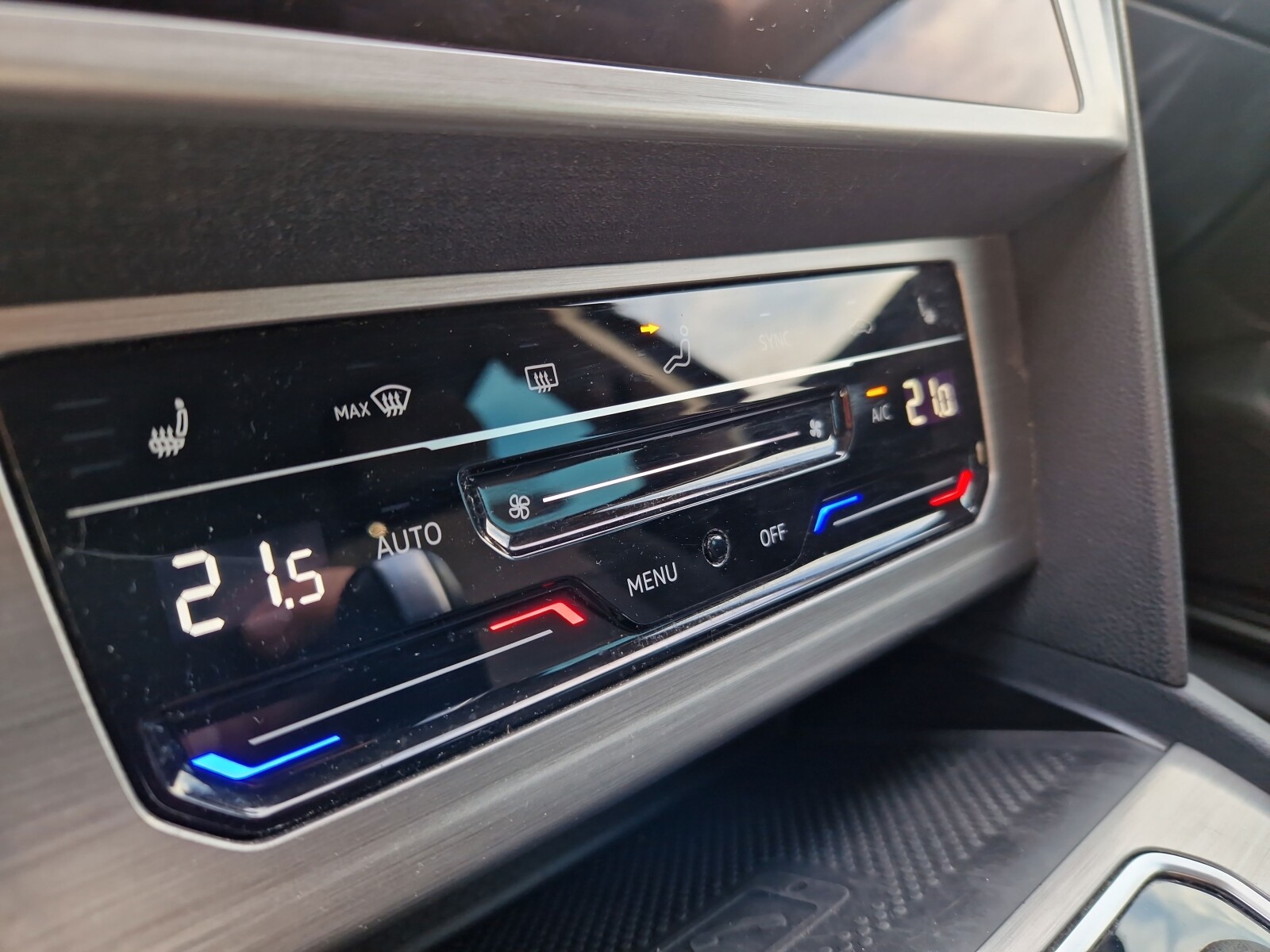 Volkswagen Passat Variant - zdjęcie 17