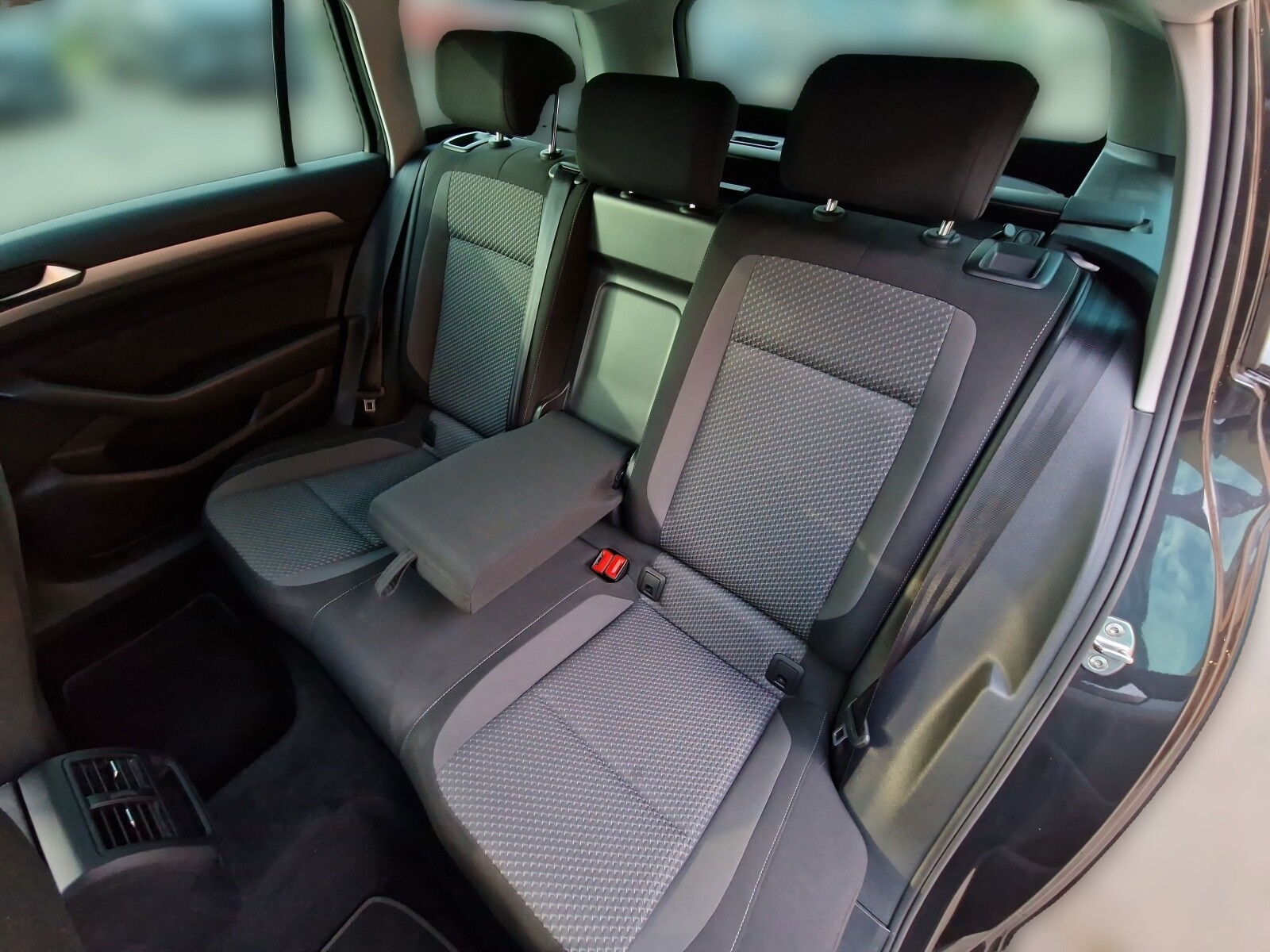 Volkswagen Passat Variant - zdjęcie 13